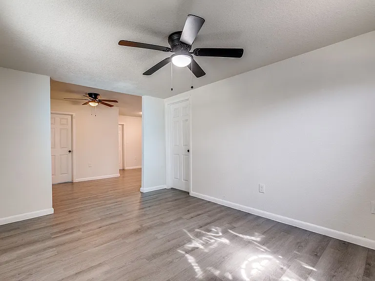 Elmwood Triplex — Photo 5