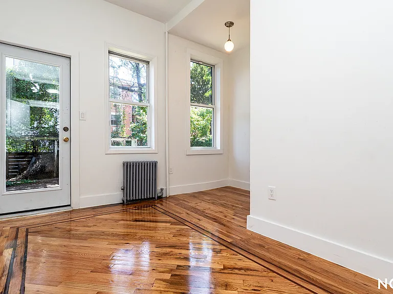 88 Menahan St #1L — Photo 14