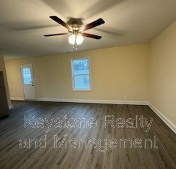 304 Jennifer St #40 — Photo 3