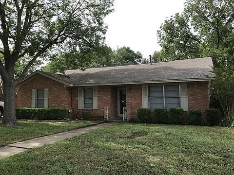 3rd image of 814 Imperial Dr