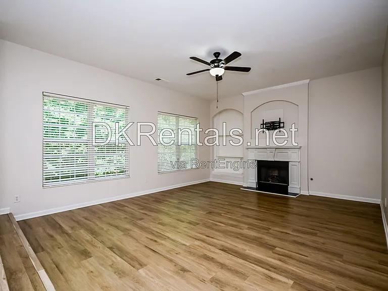 3926 Yosemite Park Ln — Photo 4