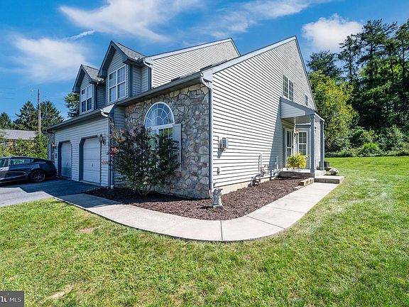 3rd image of 1422 Hillpoint Cir