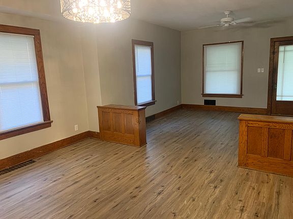 5th image of 383 W 15th Pl