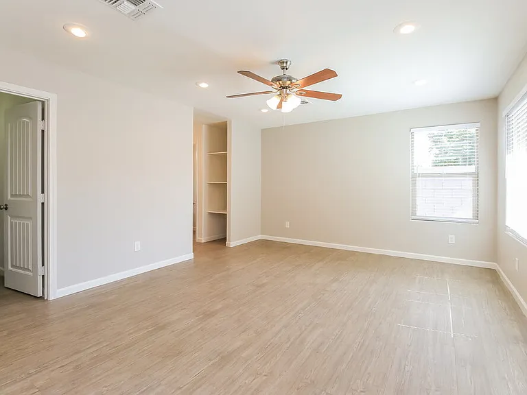 3825 E Frances Ln — Photo 9