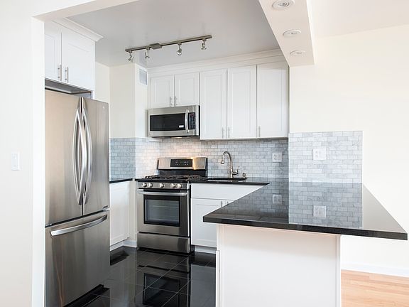 2nd image of 5800 Arlington Ave APT 8P