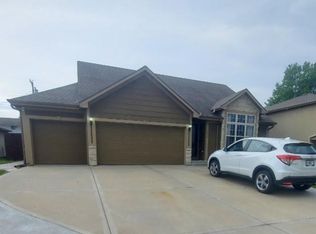 5106 Crystal Dr, Saint Joseph, MO 64503