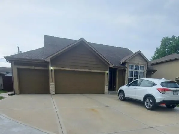 5106 Crystal Dr, Saint Joseph, MO 64503