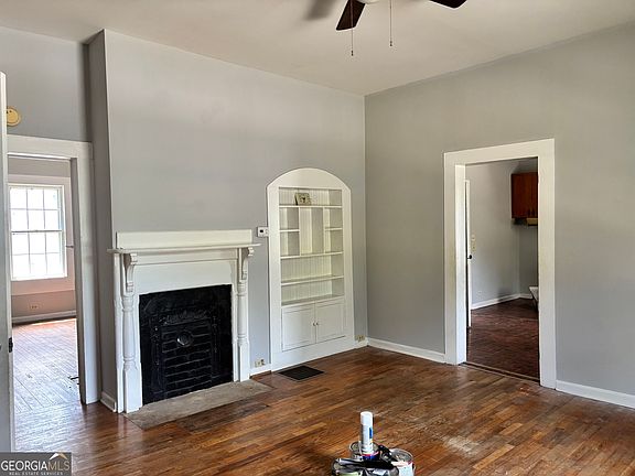 3rd image of 109 Newcomb St