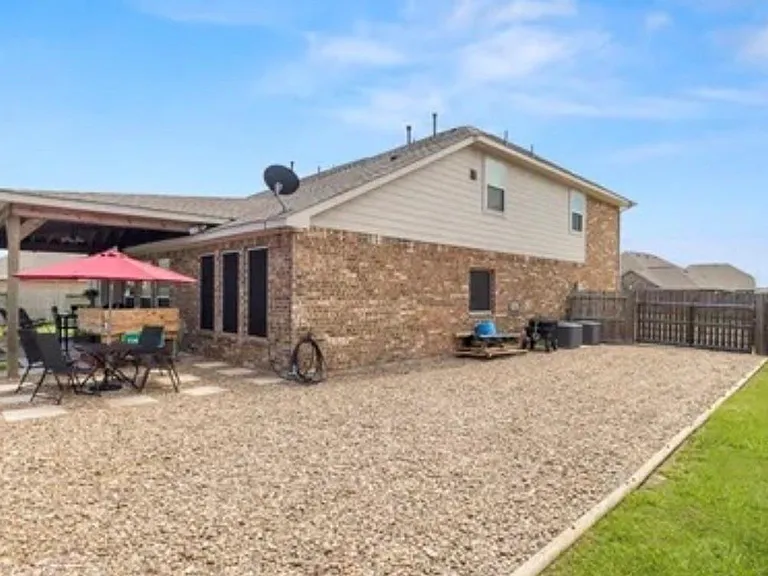 9518 Franklin Dr — Photo 2