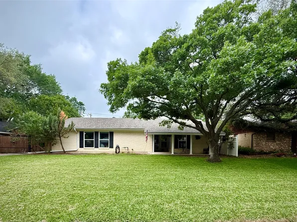 1206 Mildred Ln, Benbrook, TX 76126