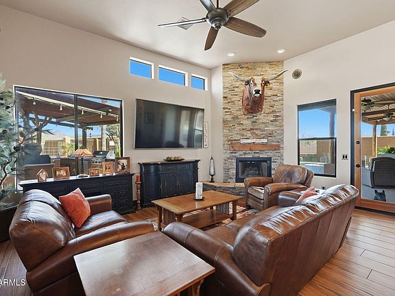 3rd image of 1114 E Carlise Road