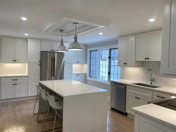 19 Oakland Ave #19, Needham, MA 02492
