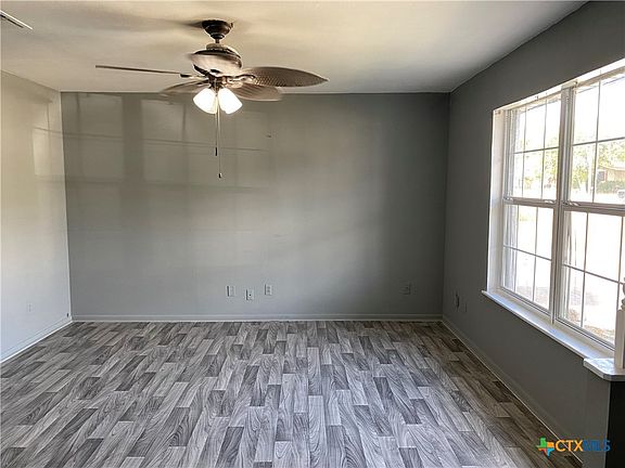 4th image of 250 Skyview Ave