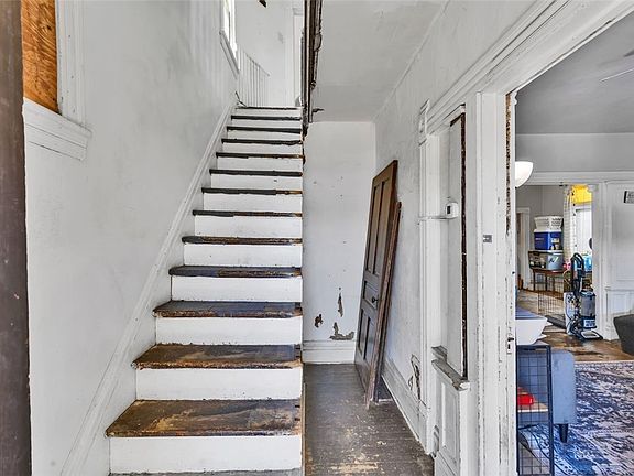 2nd image of 211 E 7th Ave