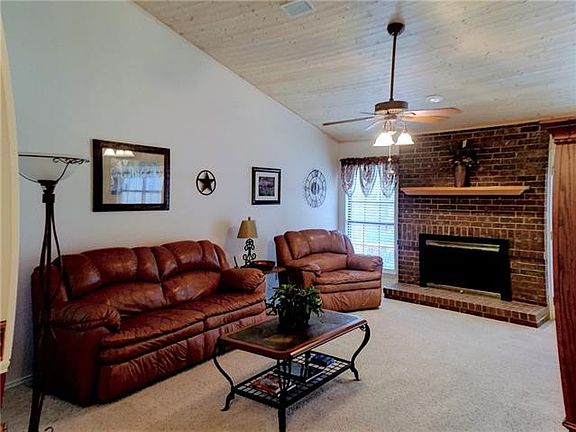 3rd image of 517 Conger Dr