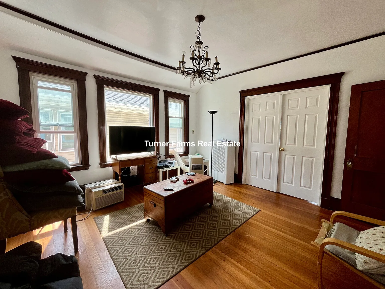 4 bed, 9999 sqft, $4,400 — Photo 3