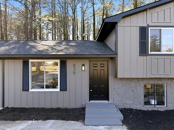 3rd image of 835 Cochise Trl