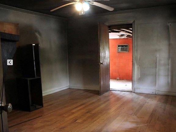 3rd image of 1729 Bund St