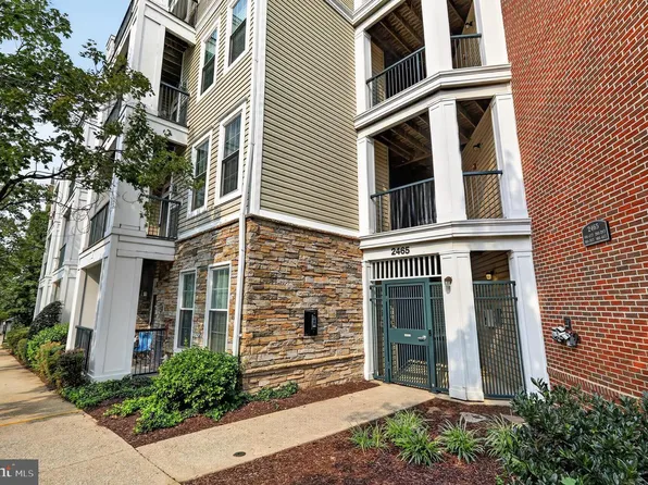 2465 Army Navy Dr #1-202, Arlington, VA 22206