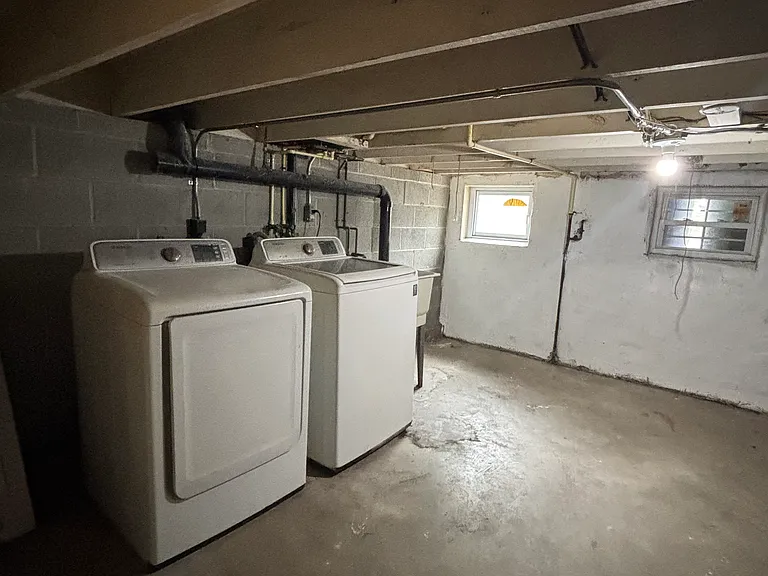 922 W Lombard St — Photo 13