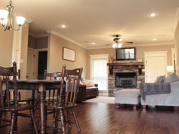 4th image of 97 Burgess Ln