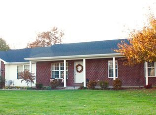 1142 Choctaw Ridge Dr, Holts Summit, MO 65043