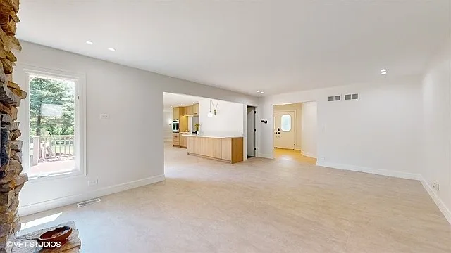 8473 Canterberry Dr — Photo 17