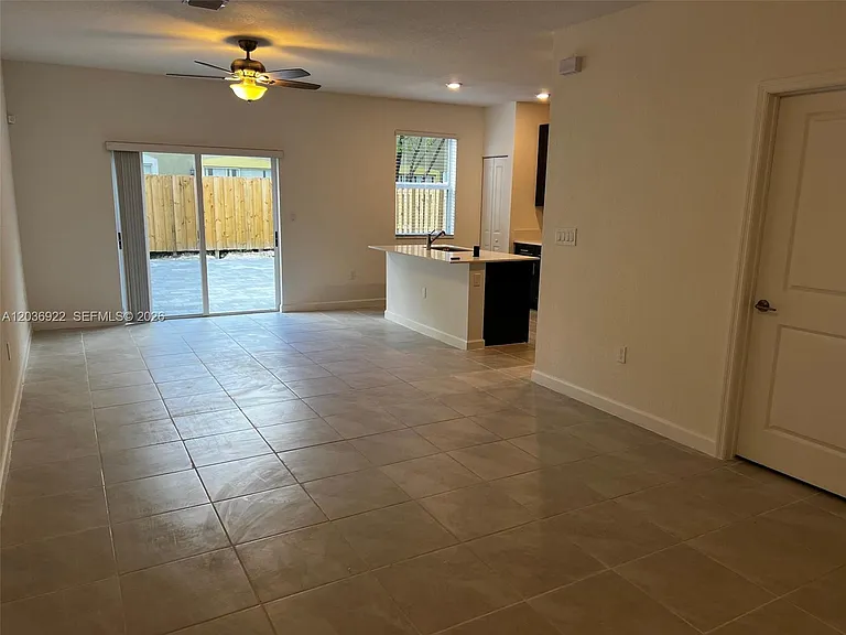1120 SE 26th Ter #1120 — Photo 9