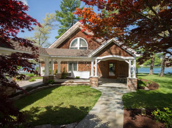 703 Palmer Dr, Middleville, MI 49333