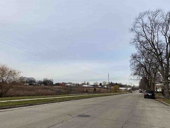 Exterior Neighborhood (street photo)