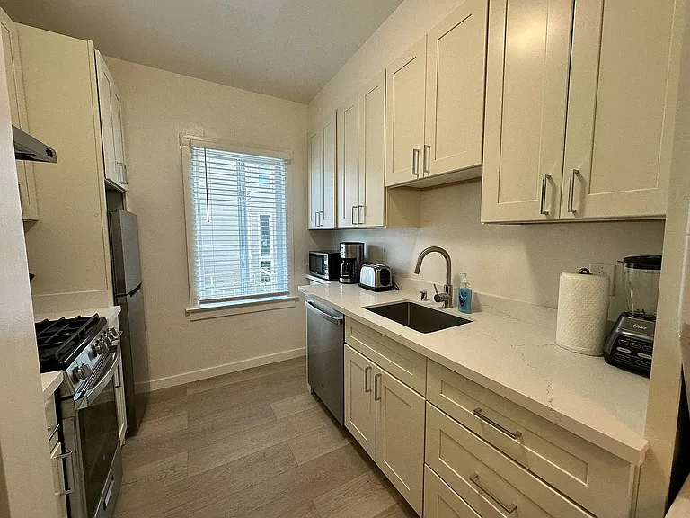1075 Ofarrell St #10 — Photo 14