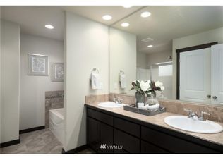 432 Barry Loop #432, Mount Vernon, WA 98274