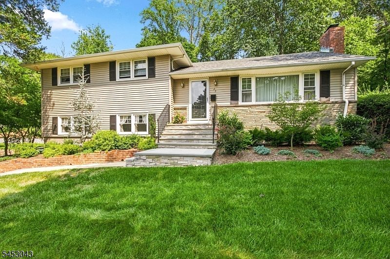 1st image of 23 Evergreen Dr