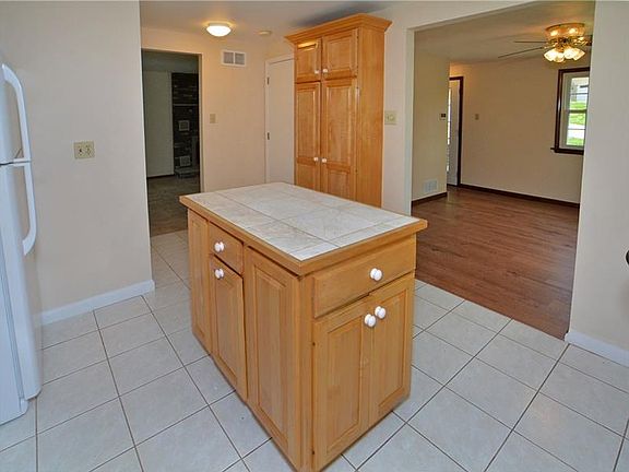 4th image of 6411 Belvoir Dr