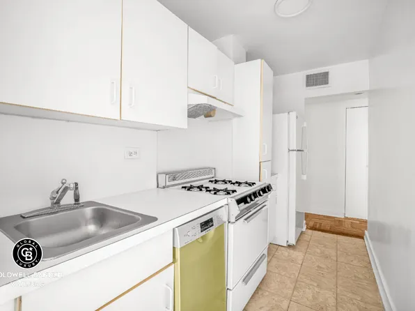 233 East 70th Street image 8 of 13