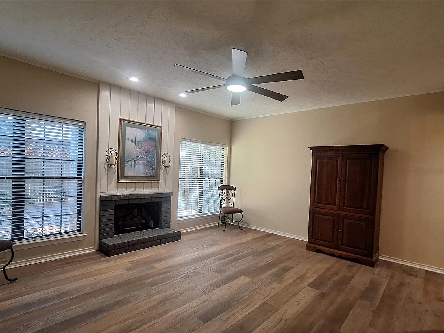 3 bed, 1796 sqft, $2,900 — Photo 2