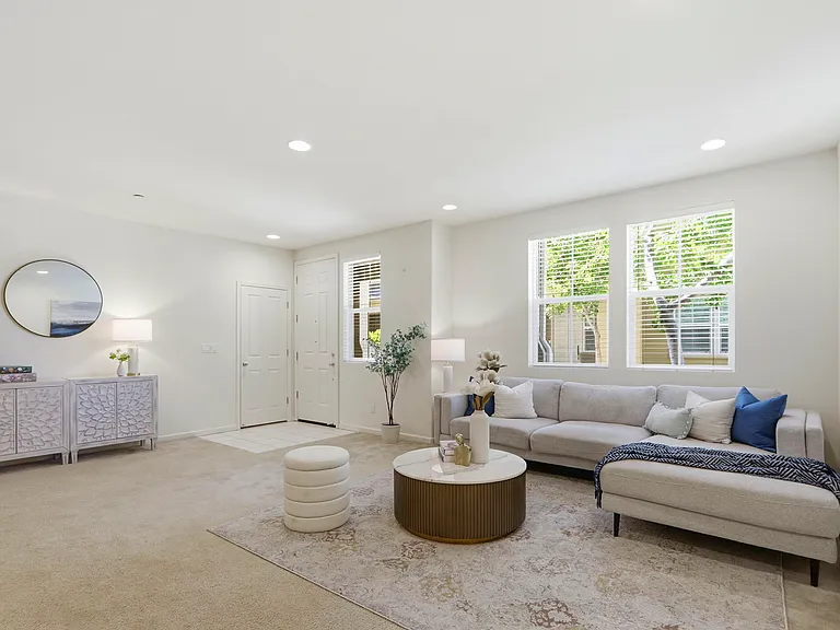 702 Elderberry Dr — Photo 6