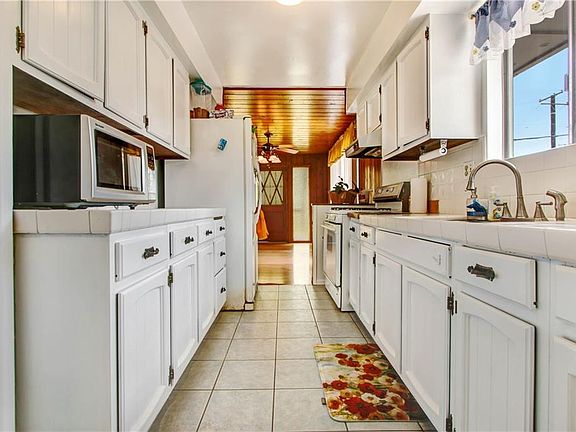 5th image of 1147 Weber St