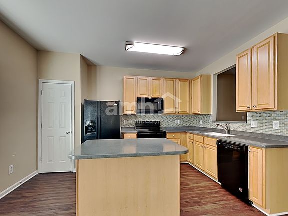 3rd image of 3910 Pepperbush Dr