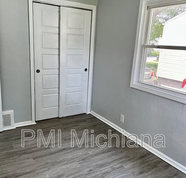 230 N Albert Ave — Photo 10