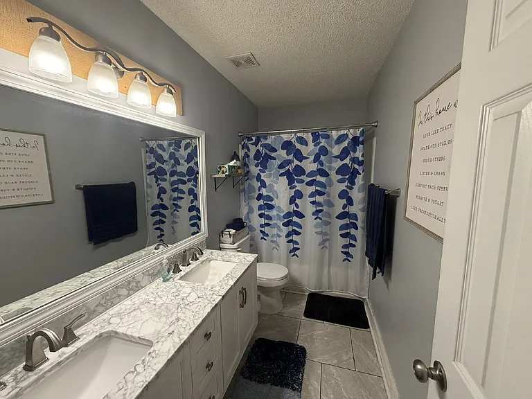 708 Woods Ct — Photo 5