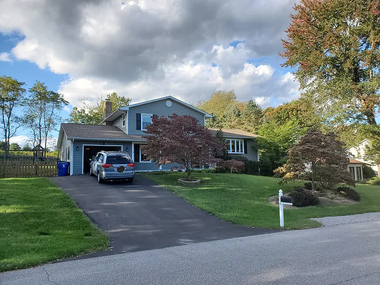 115 Woodbine Dr — Photo 1