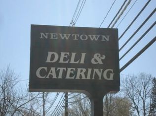 79 S Main St, Newtown, CT 06470