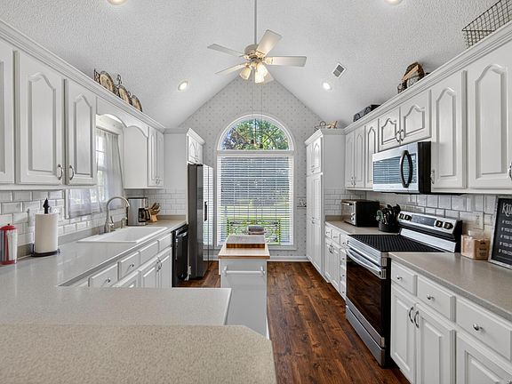 5th image of 256 Ridge Lake Dr