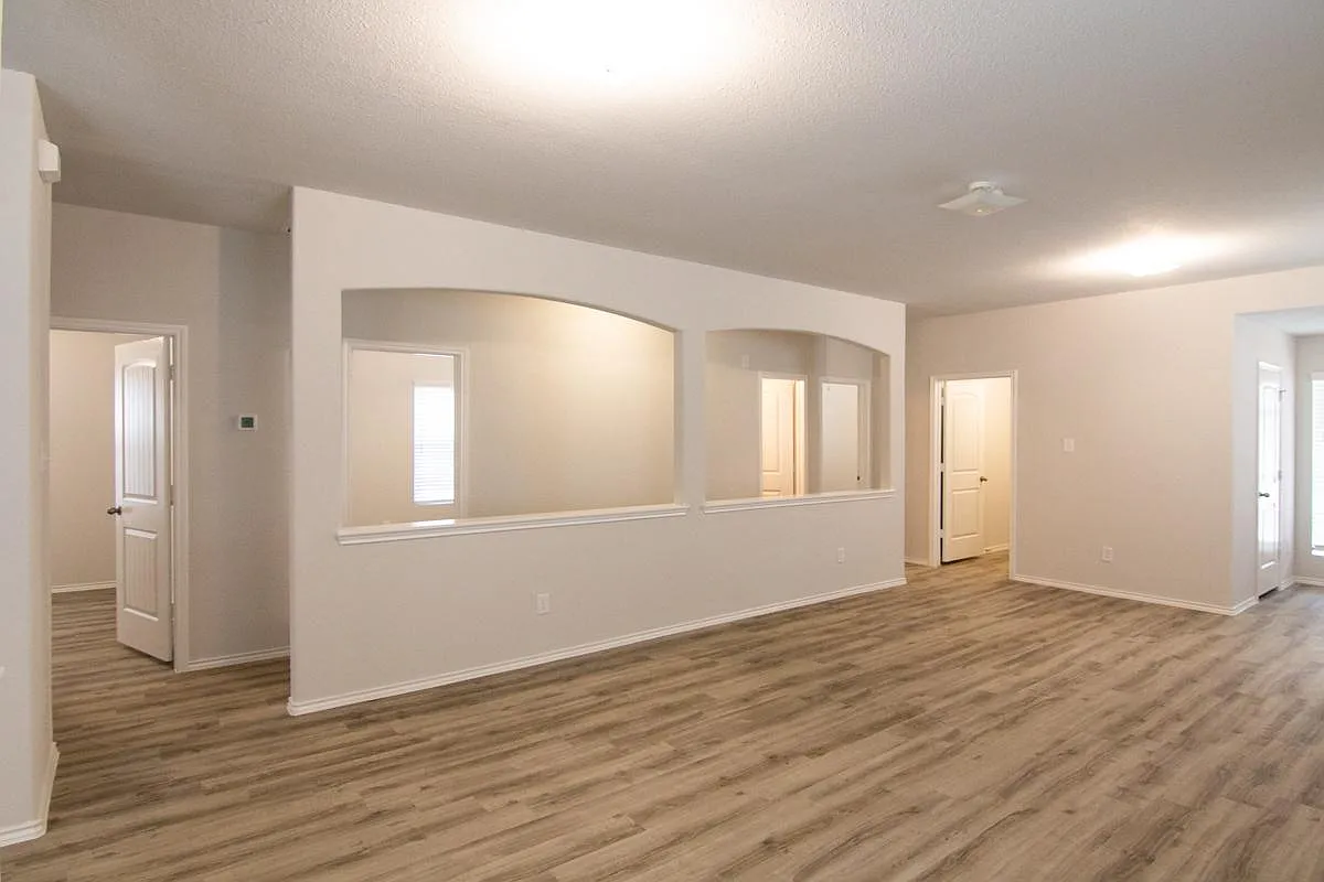 Hazy Elm Ln, Porter — Photo 4