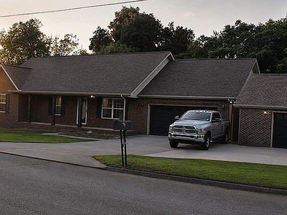 2nd image of 1737 Sharp Dr