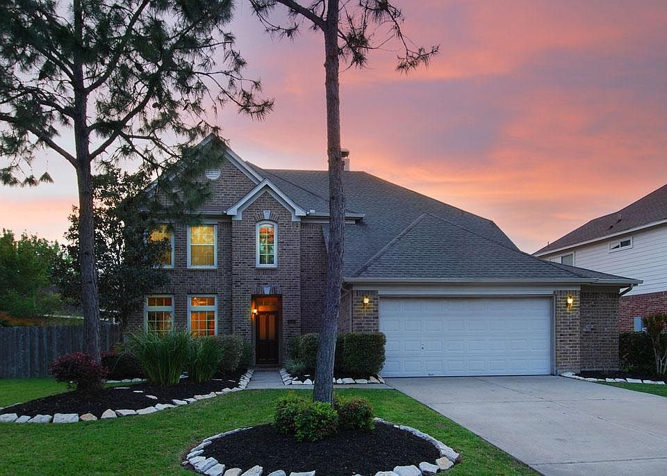 LUSH LANDSCAPING W/ FULL SPRINKLER SYSTEM, & DOUBLE WIDE DRIVEWAY