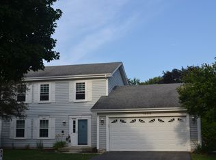 1050 Thornewood Ln, Algonquin, IL