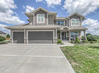 1922 NE Blue Stone Dr, Lees Summit, MO 64064