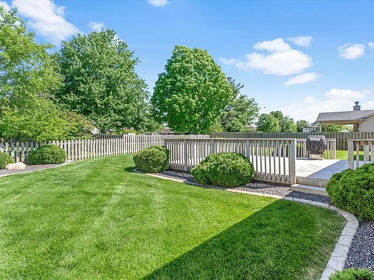 114 Heatherstone Dr #1 — Photo 49